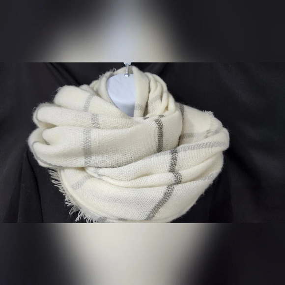 Ivory Gray Plaid Knit Blanket Scarf Wrap Raw Edge Quiet Luxury Minimalist Winter - Picture 5 of 5